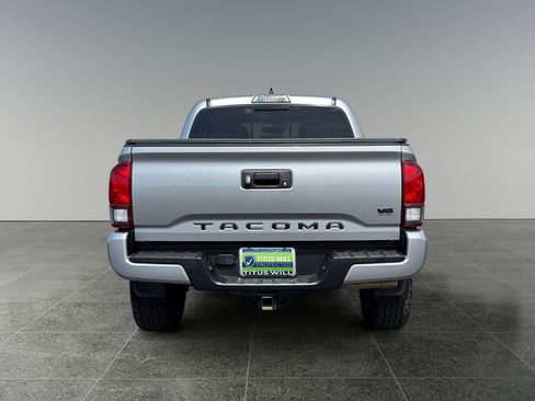 Used 2019 Toyota Tacoma TRD Off-Road AWD/4WD image 8