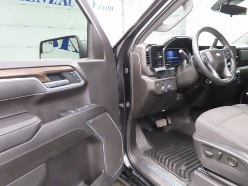 Used 2025 Chevrolet Silverado 1500 LT image 37