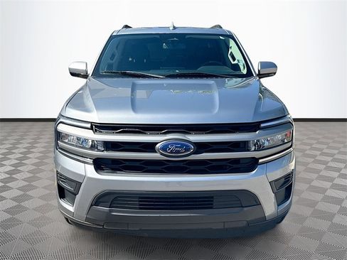 Used 2024 Ford Expedition Max XLT image 2