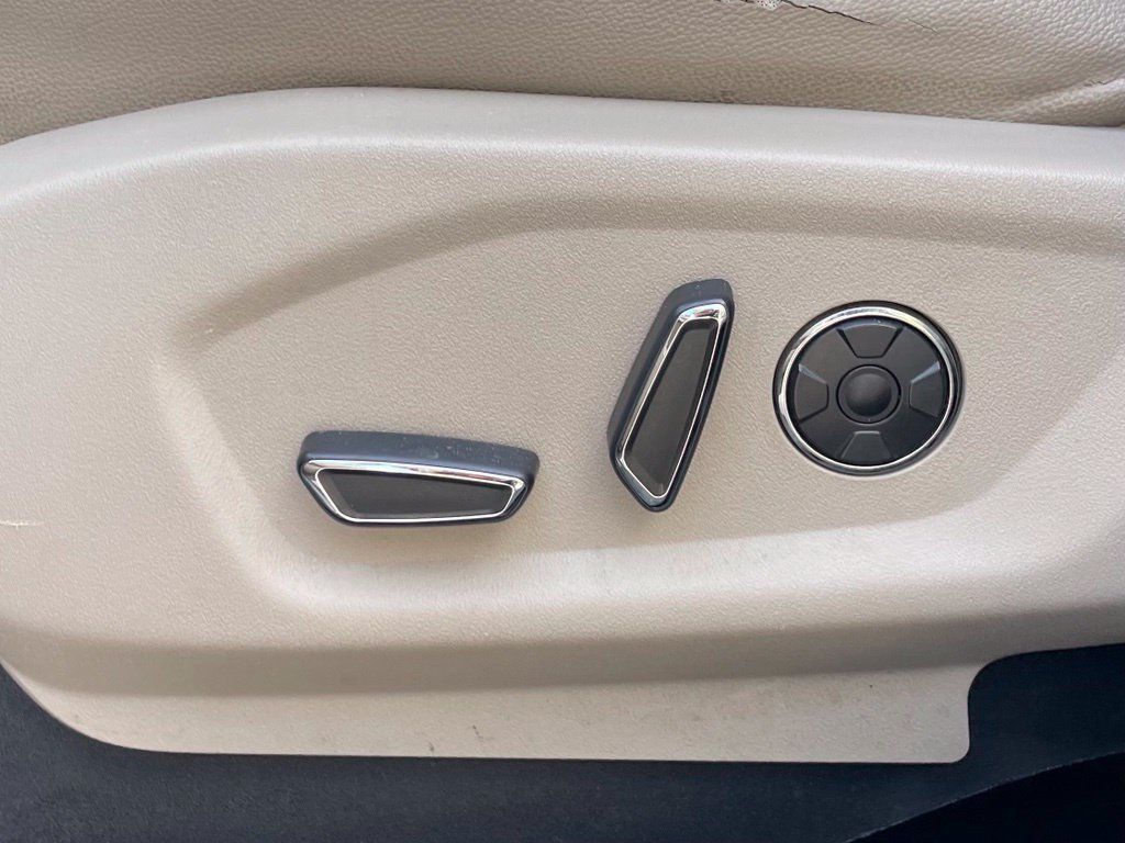 Used 2018 Ford Explorer Limited w/ Equipment Group 301A FWD image 8