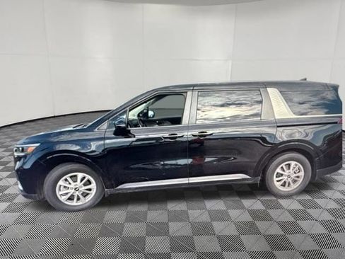 Used 2024 Kia Carnival LX FWD image 13