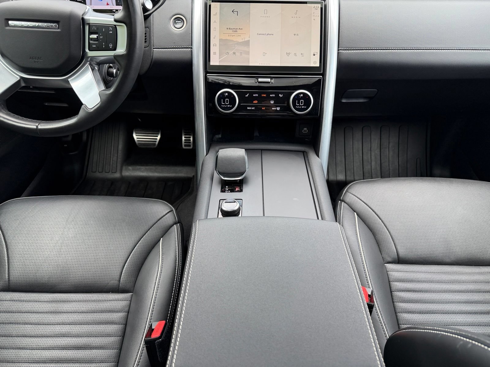 Used 2024 Land Rover Discovery Dynamic SE AWD/4WD image 20