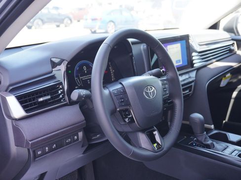Used 2026 Toyota Camry LE FWD image 19