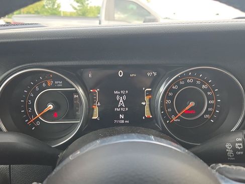 Used 2018 Jeep Wrangler Unlimited Sahara AWD/4WD image 18