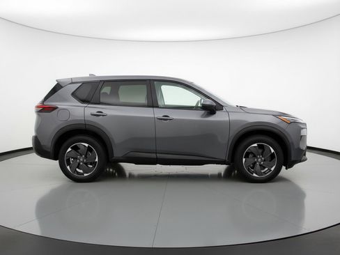 Used 2025 Nissan Rogue SV image 11