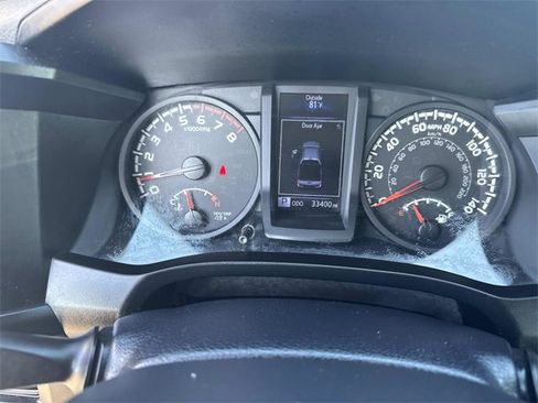 Used 2018 Toyota Tacoma SR image 30