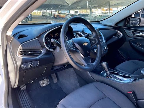 Used 2020 Chevrolet Malibu LS image 14