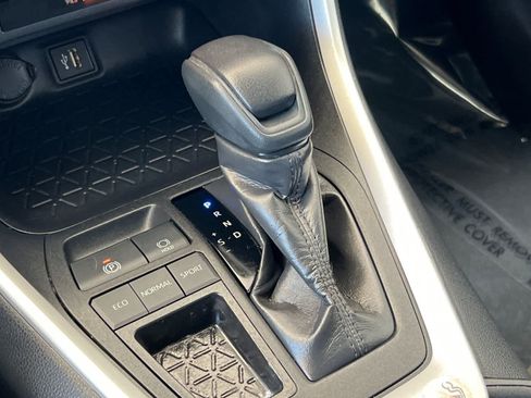 Used 2024 Toyota RAV4 XLE FWD image 23