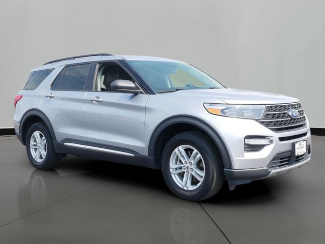 Certified 2023 Ford Explorer XLT w/ Equipment Group 202A AWD/4WD image 4