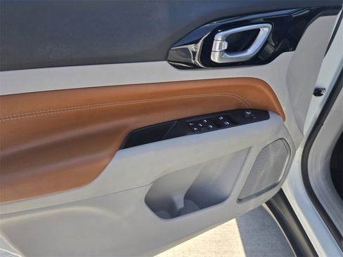 Used 2024 Jeep Compass Limited image 21