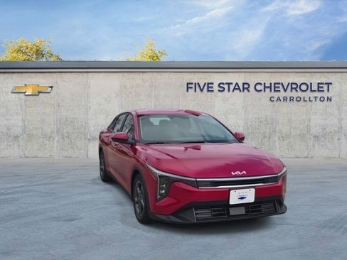 Used 2025 Kia K4 LXS image 3