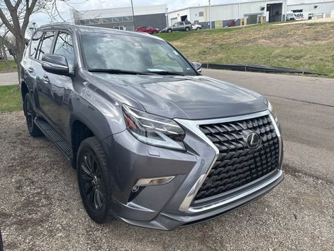 Used 2023 Lexus GX 460 Premium w/ Accessory Package image 3
