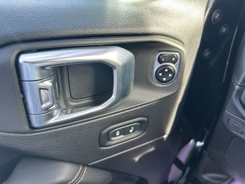 Certified 2024 Jeep Wrangler Sahara w/ Technology Group image 17