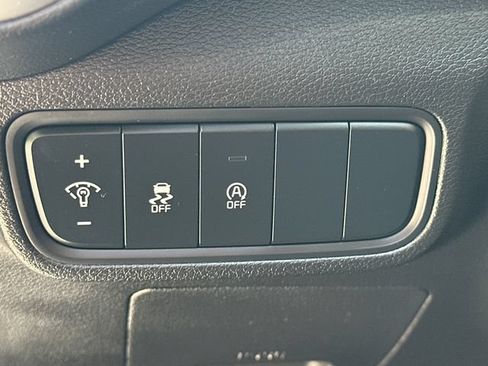 Used 2025 Kia Soul LX w/ LX Technology Package FWD image 23