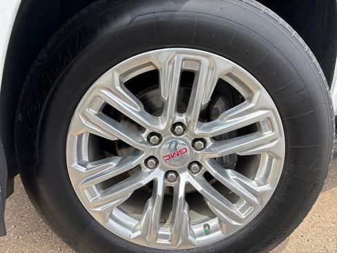 Used 2022 GMC Yukon SLT w/ SLT Luxury Package image 2