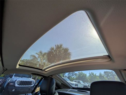 Used 2018 Mercedes-Benz SL 550 image 22