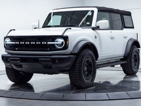 Used 2023 Ford Bronco Outer Banks image 6