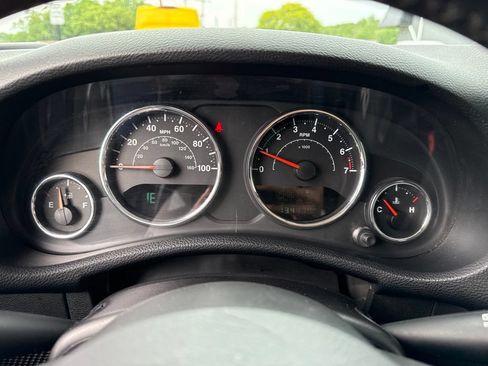 Used 2015 Jeep Wrangler Unlimited Sahara w/ Max Tow Package AWD/4WD image 29