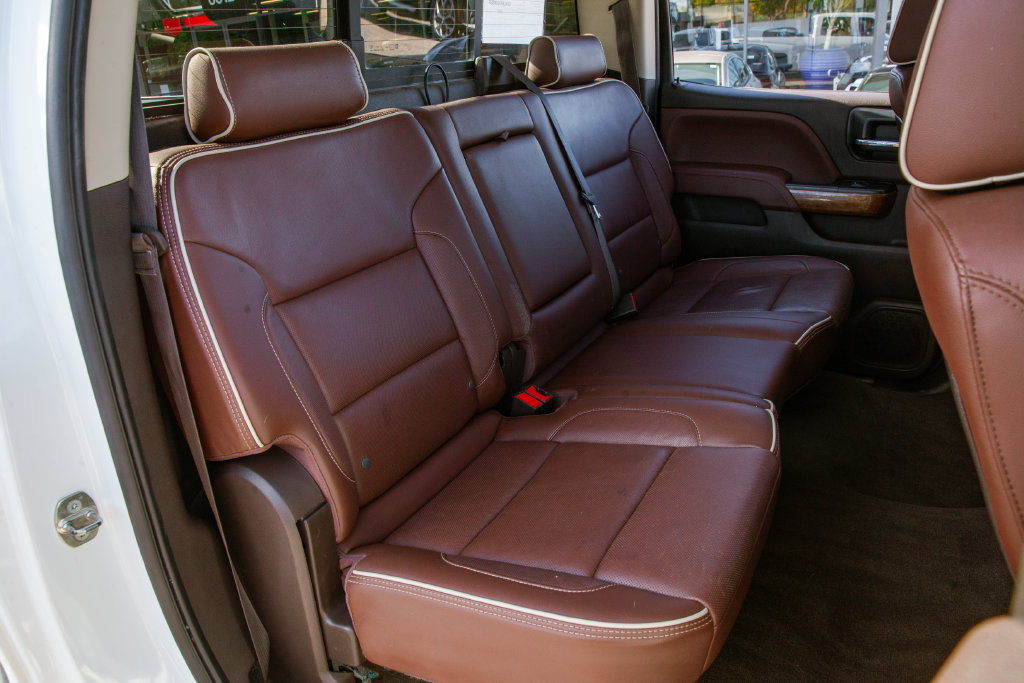 Used 2015 Chevrolet Silverado 2500 High Country w/ High Country Premium Package AWD/4WD image 12