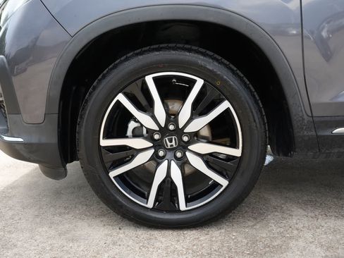 Used 2020 Honda Pilot Touring image 24