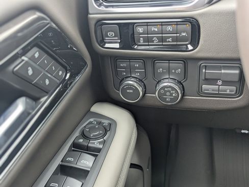 New 2026 GMC Yukon Elevation image 24