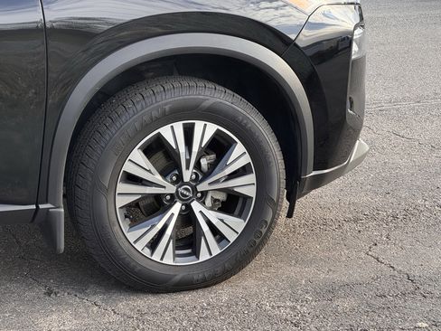 Used 2023 Nissan Rogue SV image 10