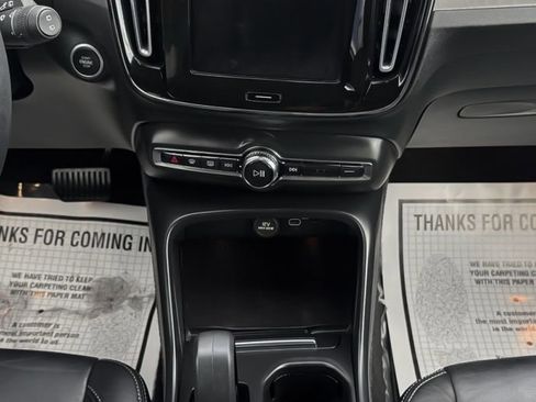 Used 2023 Volvo XC40 B5 Core w/ Convenience Package image 17
