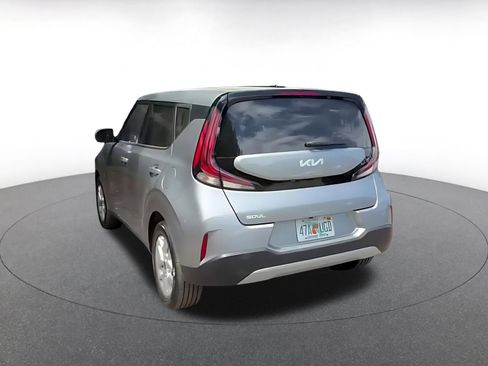 Used 2025 Kia Soul LX w/ LX Technology Package FWD image 11