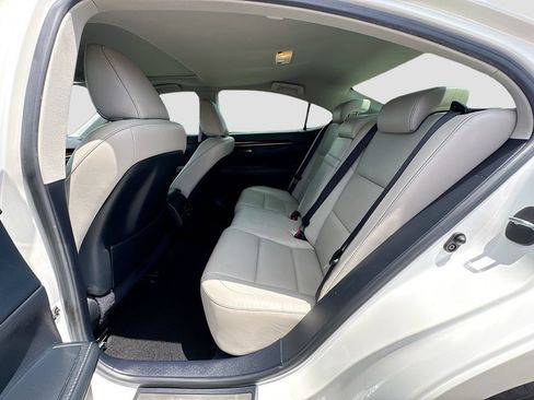 Used 2015 Lexus ES 350 w/ Luxury Package FWD image 26