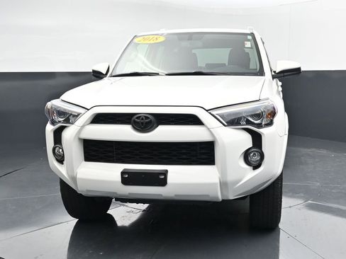 Used 2018 Toyota 4Runner SR5 AWD/4WD image 3