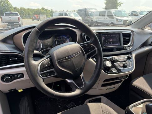 Used 2023 Chrysler Voyager LX FWD image 14