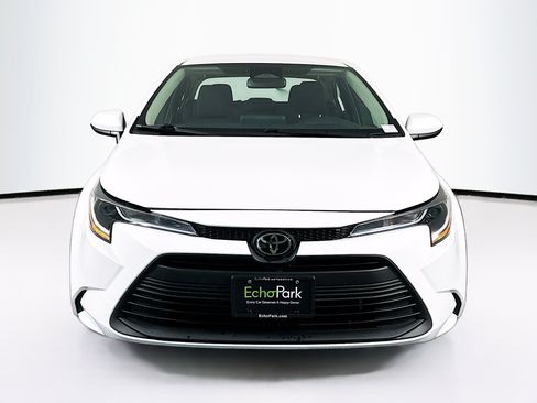 Used 2023 Toyota Corolla LE FWD image 2