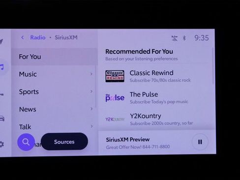 Used 2024 Toyota Highlander LE image 34