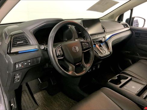 Used 2025 Honda Odyssey Touring image 14