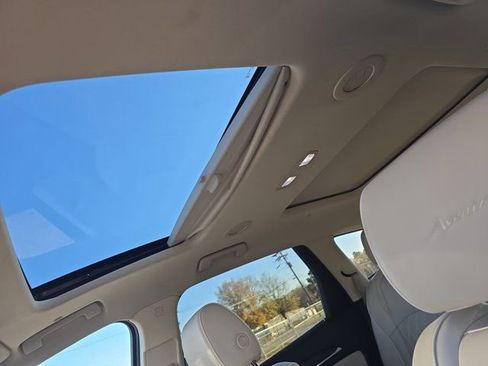 Used 2023 Buick Enclave Avenir image 30