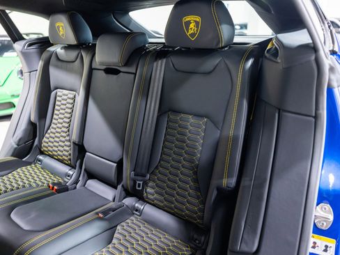 Used 2022 Lamborghini Urus image 35