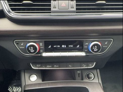 Used 2022 Audi Q5 2.0T Premium AWD/4WD image 47