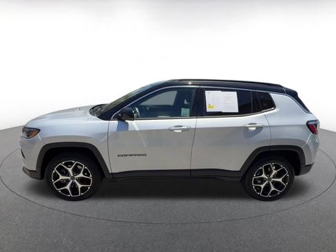 Used 2025 Jeep Compass Limited AWD/4WD image 9