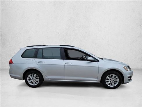 Used 2017 Volkswagen Golf SportWagen FWD image 4