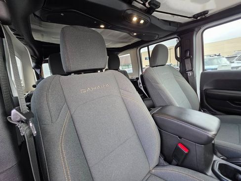 Used 2024 Jeep Wrangler Unlimited Sahara image 12