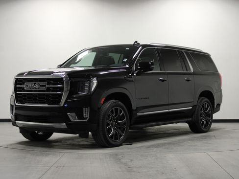 Used 2024 GMC Yukon XL SLT w/ SLT Premium Package image 8
