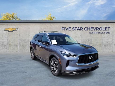 Used 2023 INFINITI QX60 Sensory w/ Vision Package FWD image 2