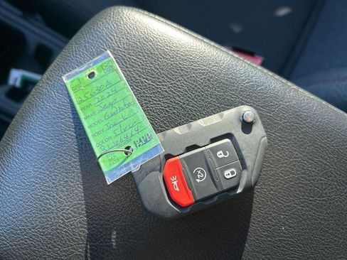 Used 2024 Jeep Gladiator Rubicon w/ Technology Group image 23