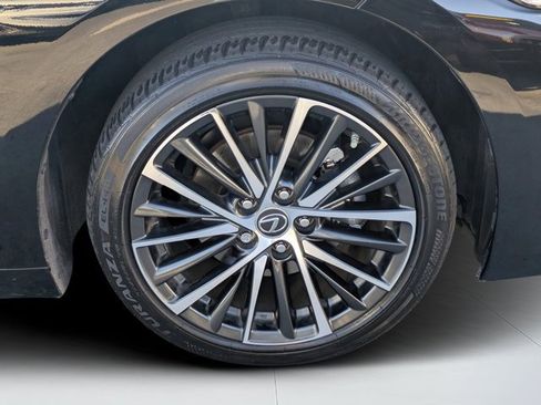 Used 2024 Lexus ES 350 w/ Premium Package image 9