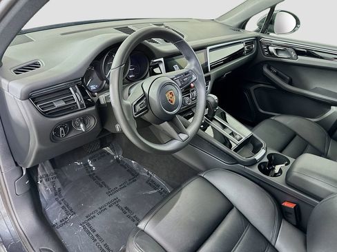 Certified 2026 Porsche Macan AWD/4WD image 4