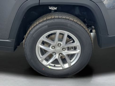 New 2025 Jeep Grand Cherokee Laredo image 18