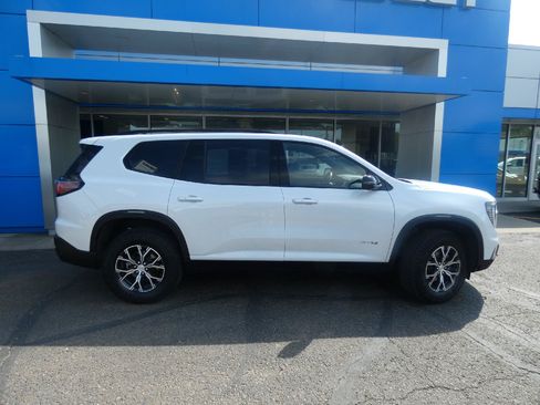 Certified 2025 GMC Acadia AT4 w/ Luxury Package AWD/4WD image 2