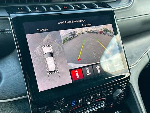 Used 2024 Jeep Grand Cherokee Limited w/ Luxury Tech Group II image 14