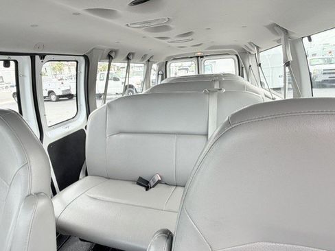 Used 2008 Ford E-350 and Econoline 350 XLT RWD image 12