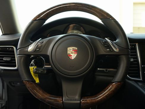 Used 2014 Porsche Panamera S image 12